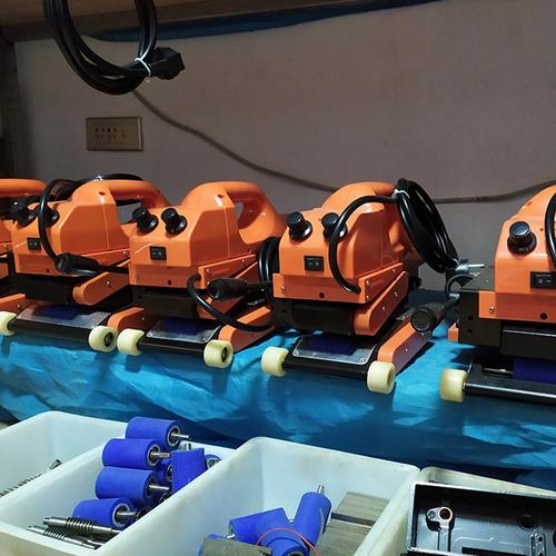 厂家出售土工膜焊接机 自动爬焊机双轨焊接机公司:新乡市中隧机电设备